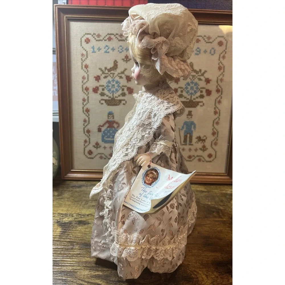 1976 Madame Alexander Martha Washington #1501 First Ladies Series  Doll‎ no Box